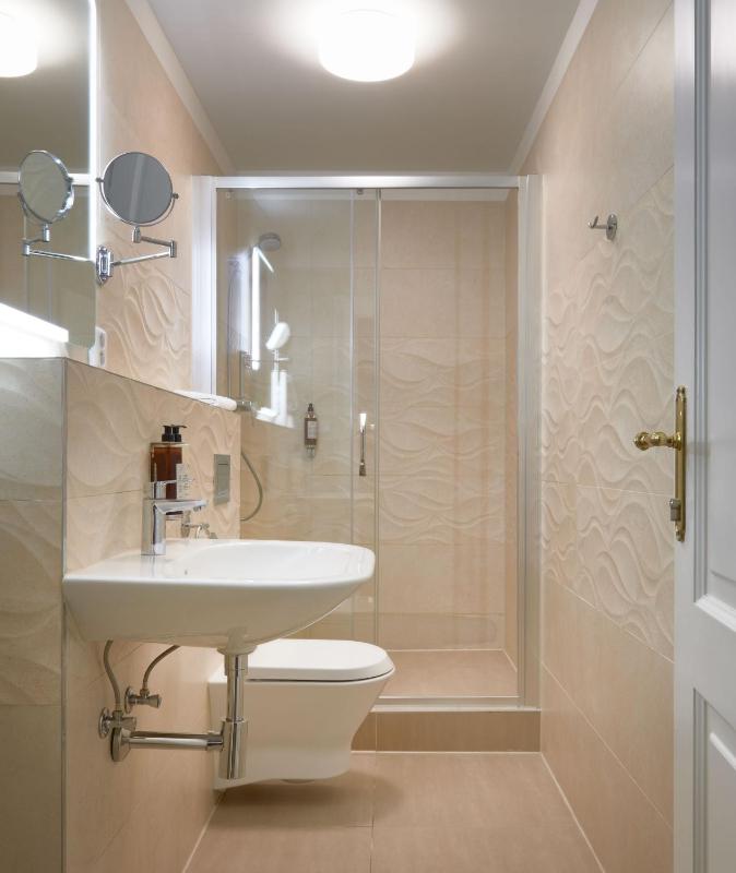 One-Bedroom Apartment - Split Level image 4