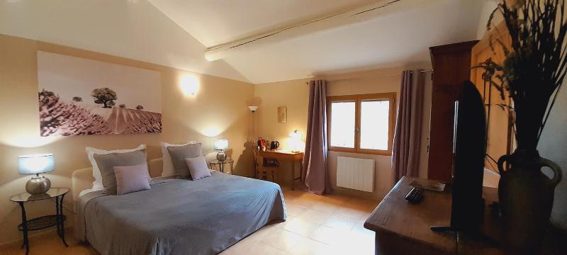 Twin Room image 4