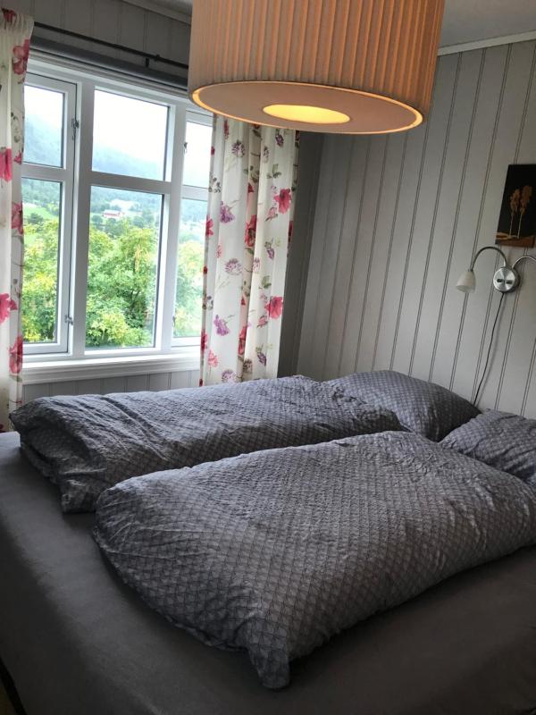 Standard Double Room with Shared Bathroom image 3