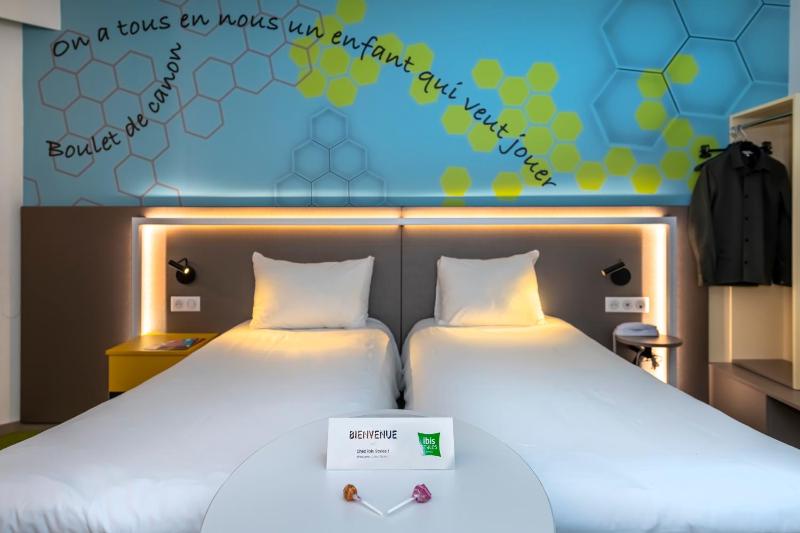Standard Twin Room image 1