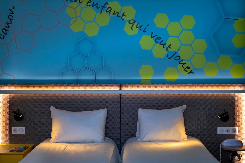 Standard Twin Room image 2