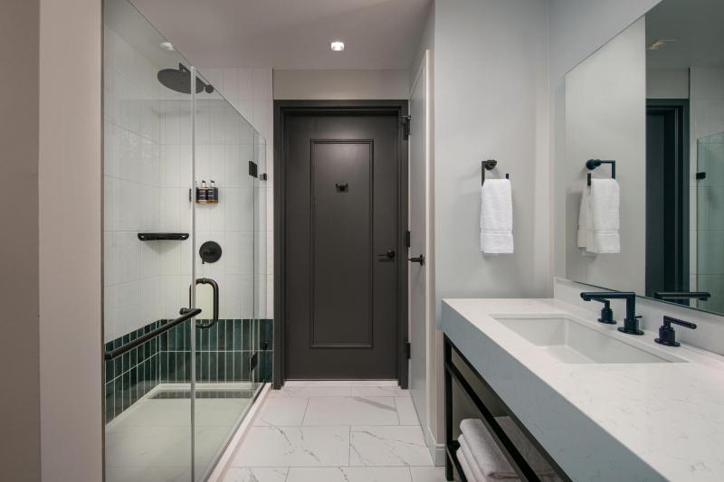 Standard King - Gallery View image 2