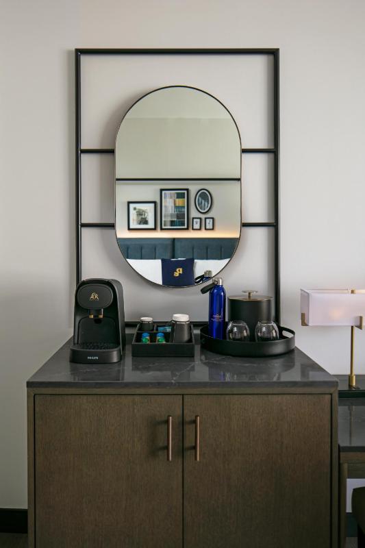 Standard King - Gallery View image 4