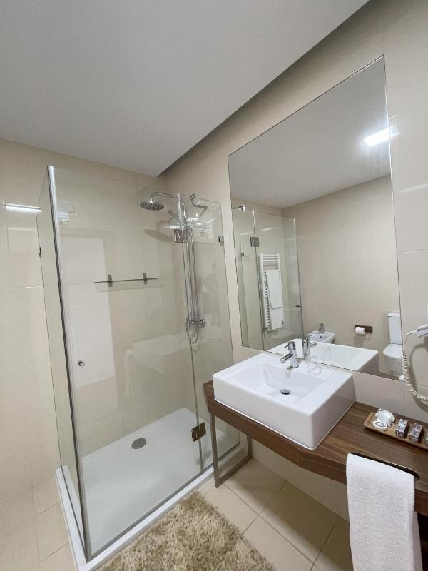 Double Room with Mountain View image 4