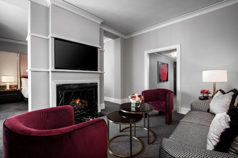 Junior Suite with Fireplace image 4