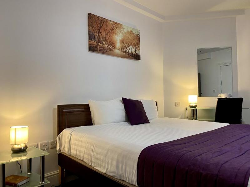 Standard Double Room image 3