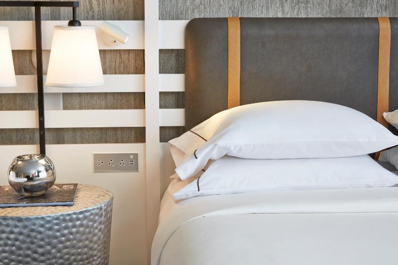 Queen Room with Two Queen Beds image 3