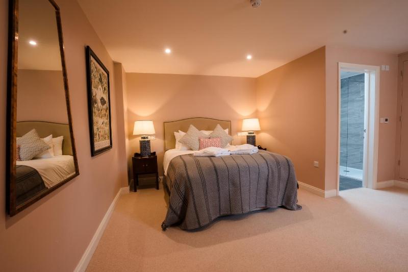 Superior Double Room image 3