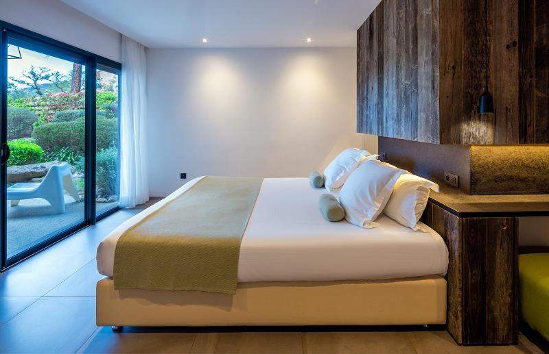 Double Room with Garden View image 3