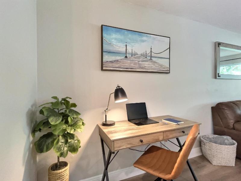 NEW Warm modern bliss just 10 minutes from Siesta Key beaches and downtown Sarasota - image 26