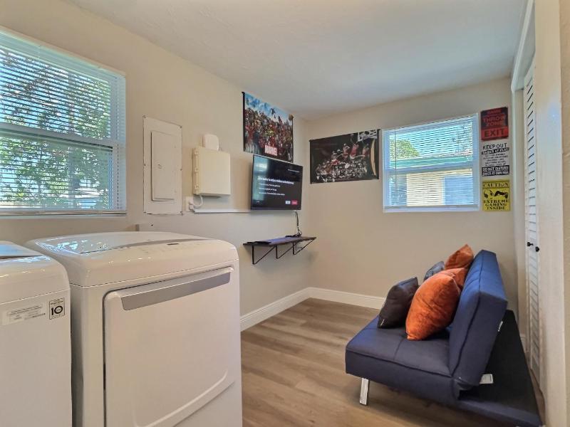NEW Warm modern bliss just 10 minutes from Siesta Key beaches and downtown Sarasota - image 48