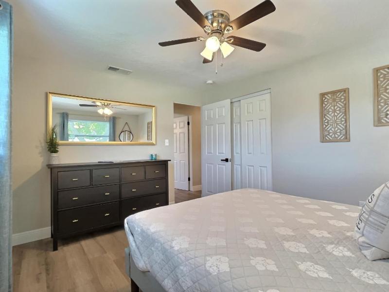 NEW Warm modern bliss just 10 minutes from Siesta Key beaches and downtown Sarasota - image 41