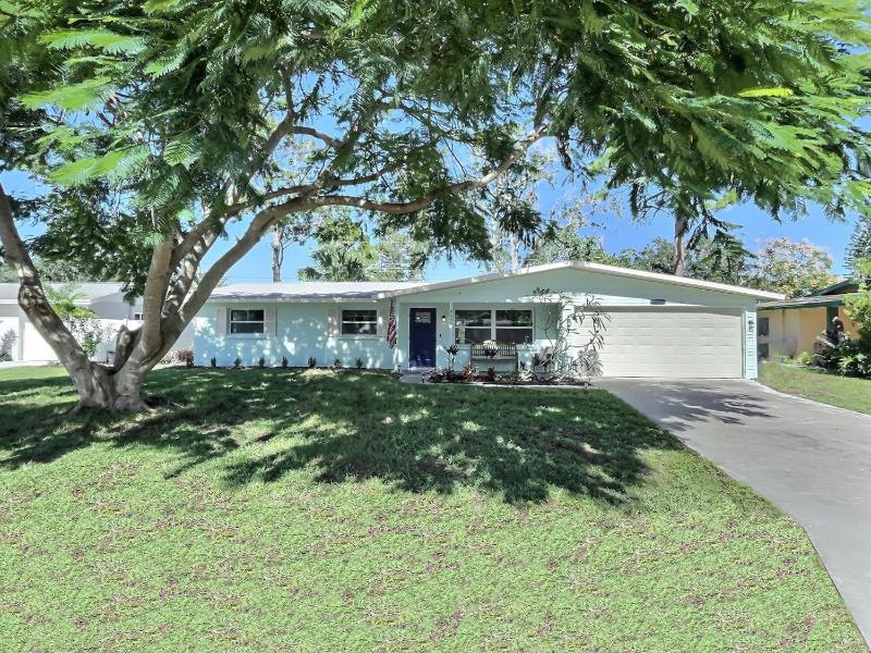 NEW Warm modern bliss just 10 minutes from Siesta Key beaches and downtown Sarasota - image 32