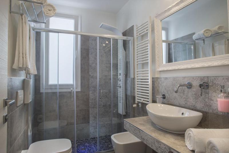 Two-Bedroom Apartment with Sea View image 1
