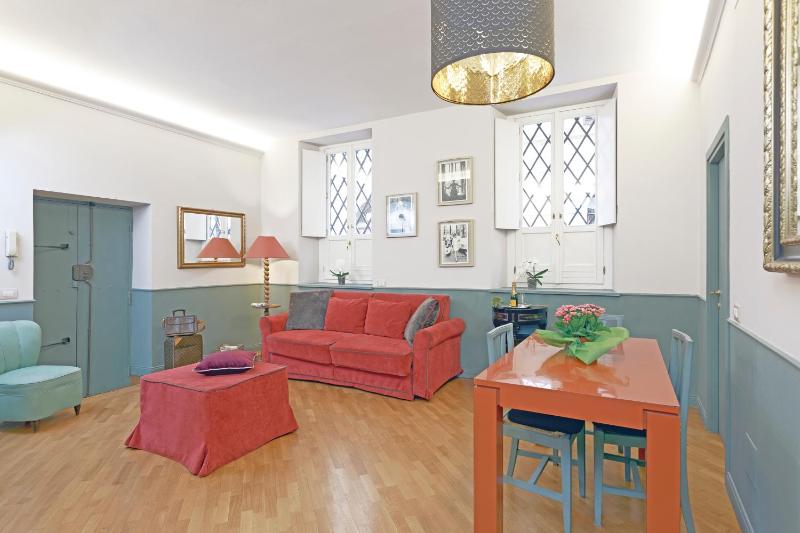 One-Bedroom Apartment image 4