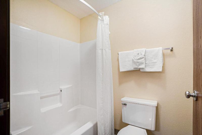 Deluxe King Room - Non-Smoking image 2