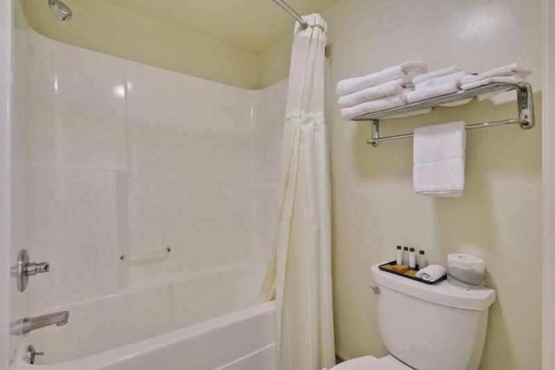 Standard Double Room image 2