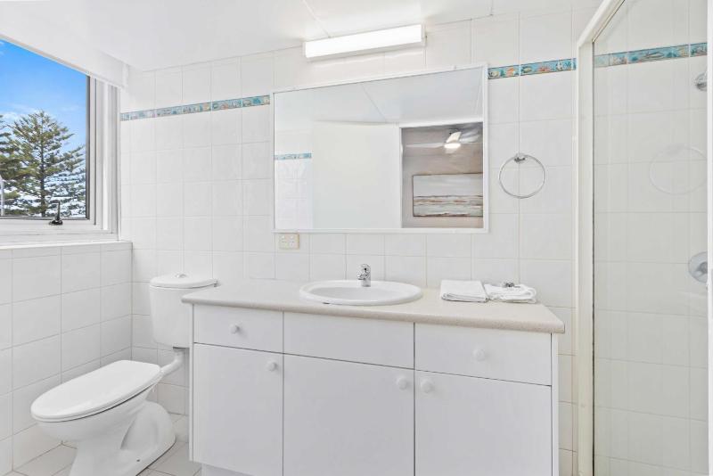 Ambassador Beachfront Burleigh Heads - image 14