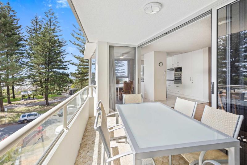 Ambassador Beachfront Burleigh Heads - image 2