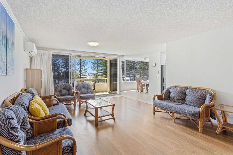 Ambassador Beachfront Burleigh Heads - image 10