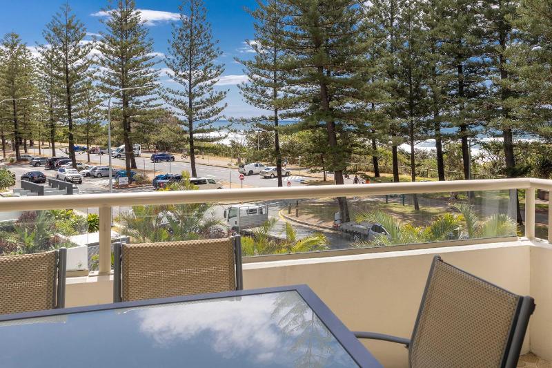 Ambassador Beachfront Burleigh Heads - image 8