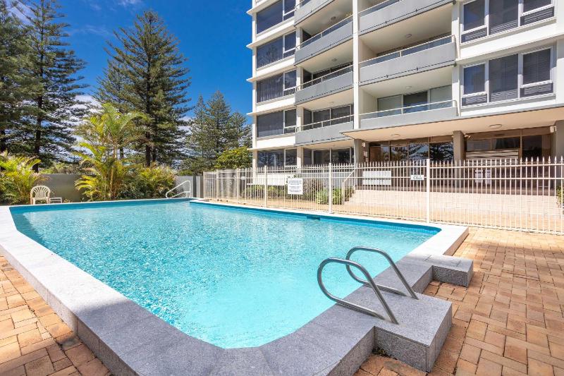Ambassador Beachfront Burleigh Heads - image 3