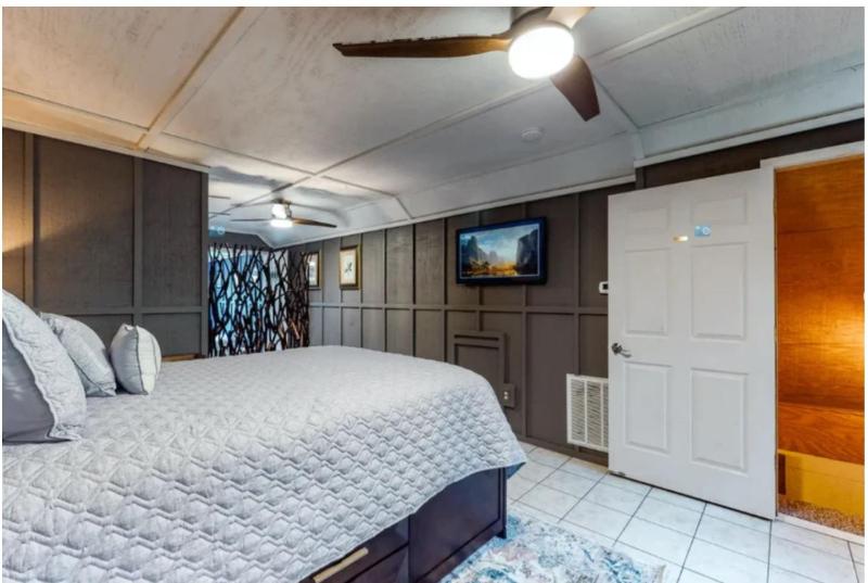 Haleywood Private 125 acres on Lake Douglas with 2 cabins Seasonal Pool Boat Dock Free Ticket! - image 13
