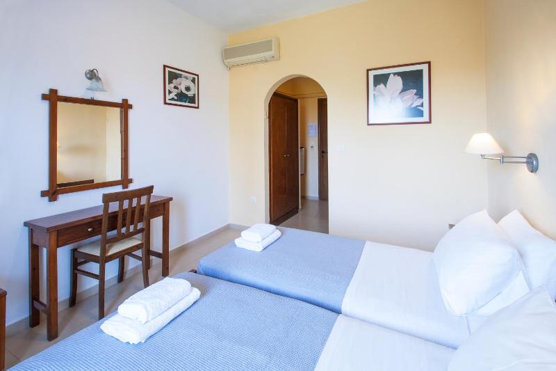Double or Twin Room image 4