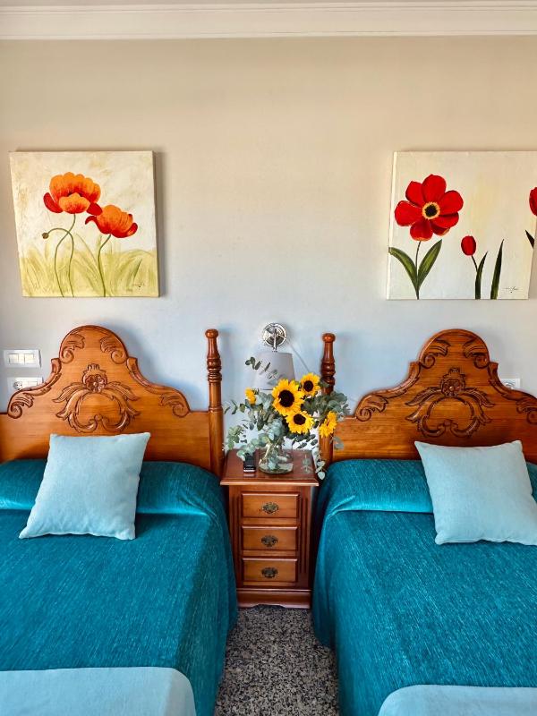 Twin Room image 1