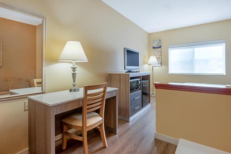 Queen Suite, Non Smoking image 4