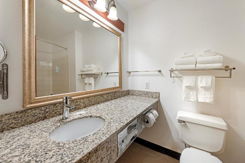 Suite with 2 Queen Beds Non Smoking image 3