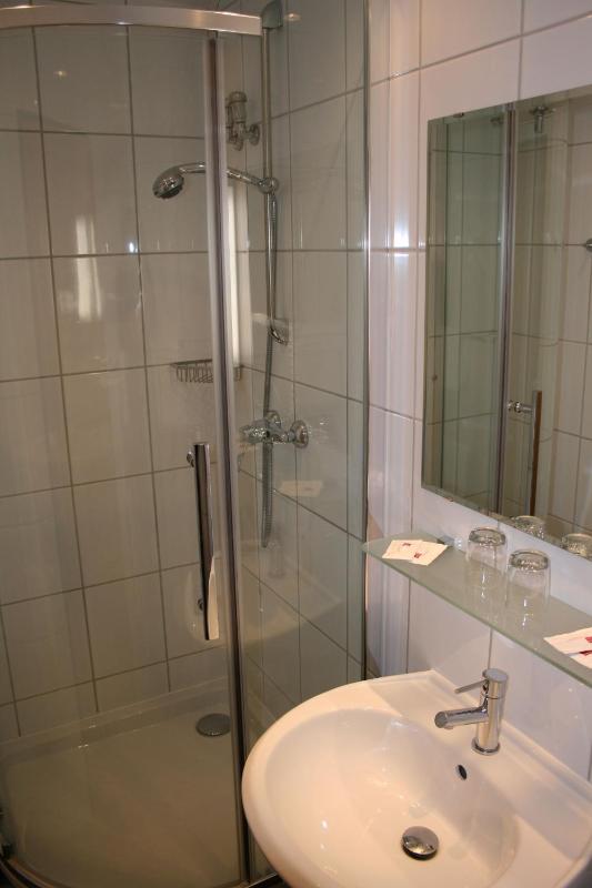 Double Room image 3