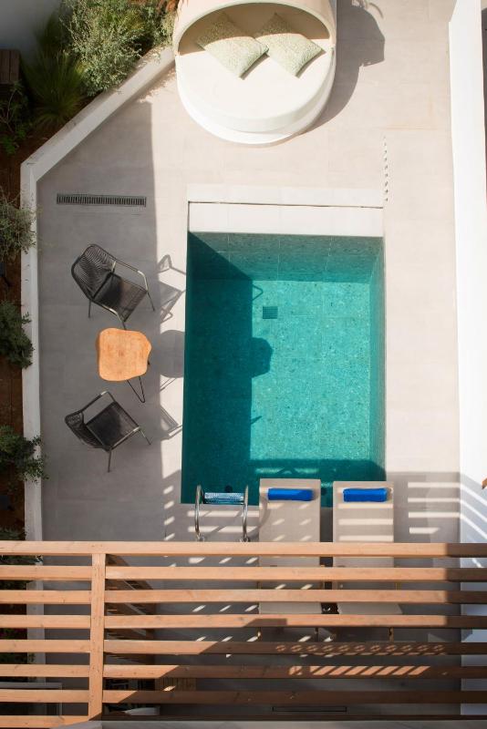 Superior Double Room with Private Pool image 3
