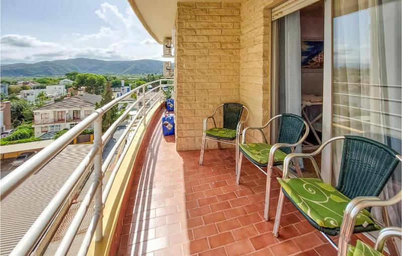 Gorgeous Apartment In Grau I Platja With Wifi - image 10