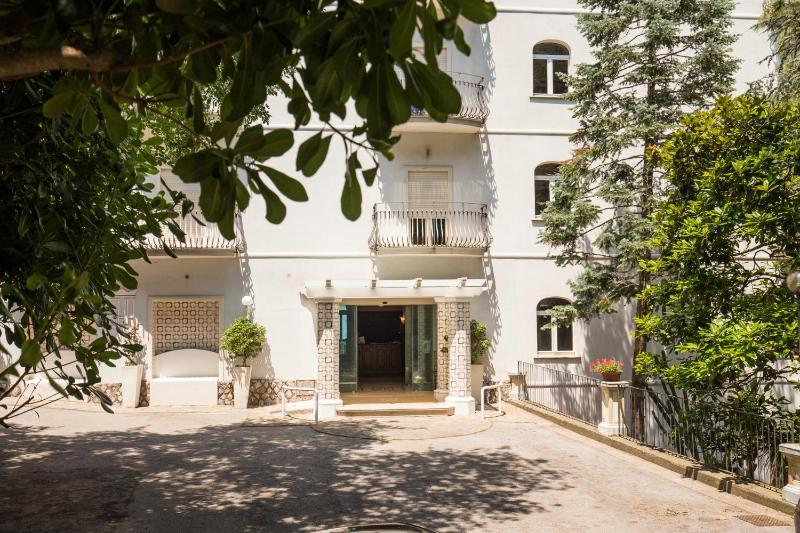 Grand Hotel Hermitage - image 20
