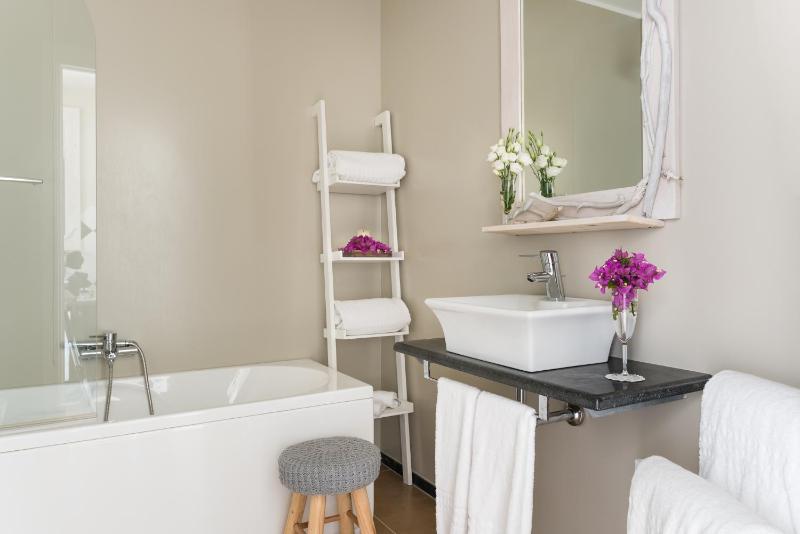 Family Room (2 Adults + 2 Children) image 3