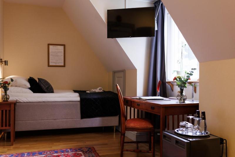 Standard Twin Room image 1