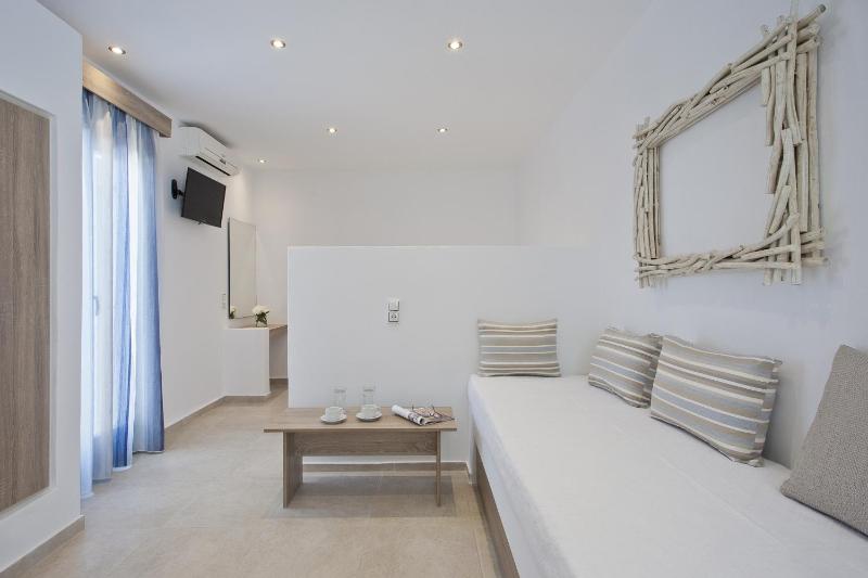 Sea View Studio (4 adults) image 3