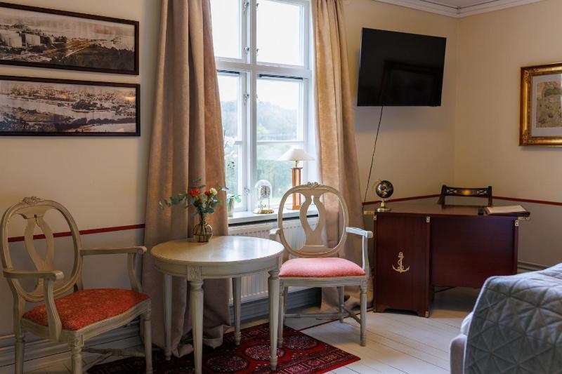 Double Room image 4