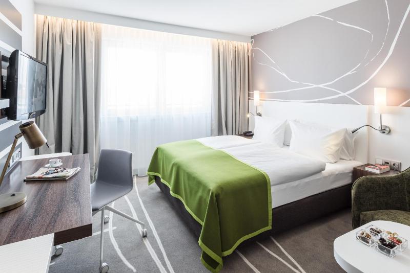 Premium Queen Room image 1