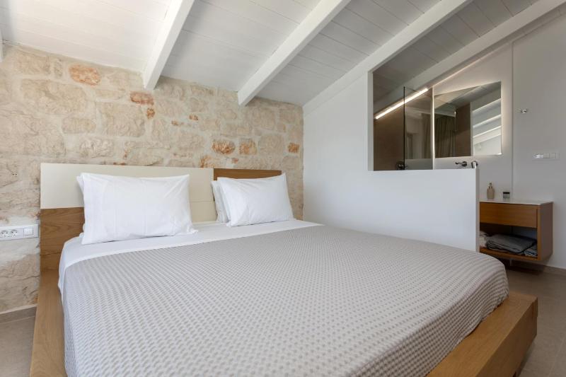 Villa with Sea View image 3