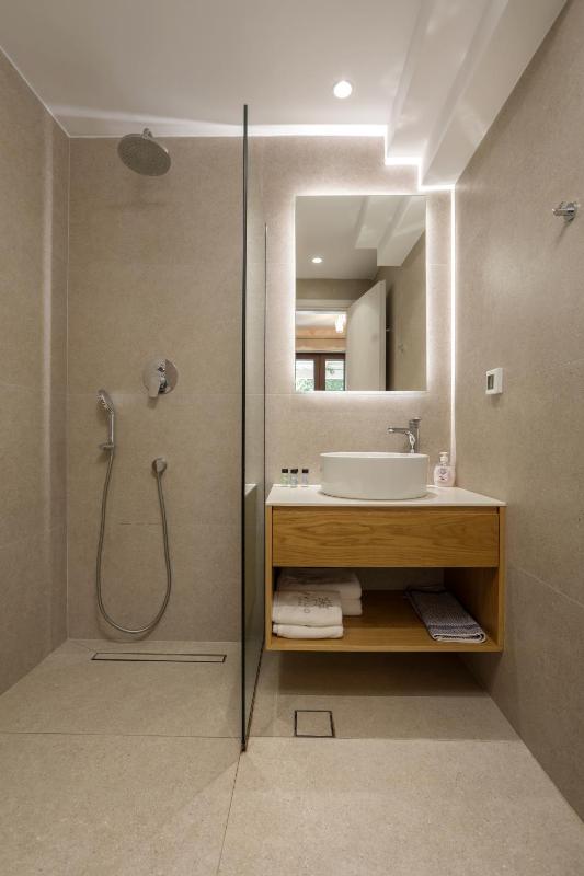 One-Bedroom Apartment image 2