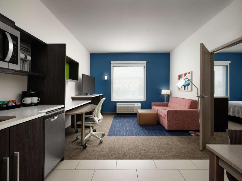 King Suite - Hearing Access/Non-Smoking image 3