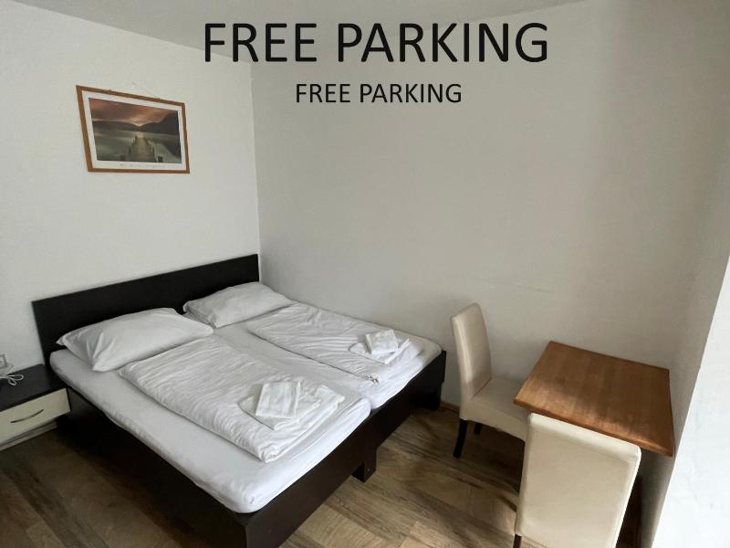 Economy Triple Room image 3