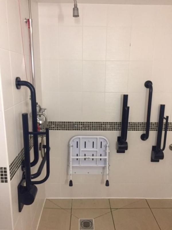 Queen Room - Mobility Accessible image 4