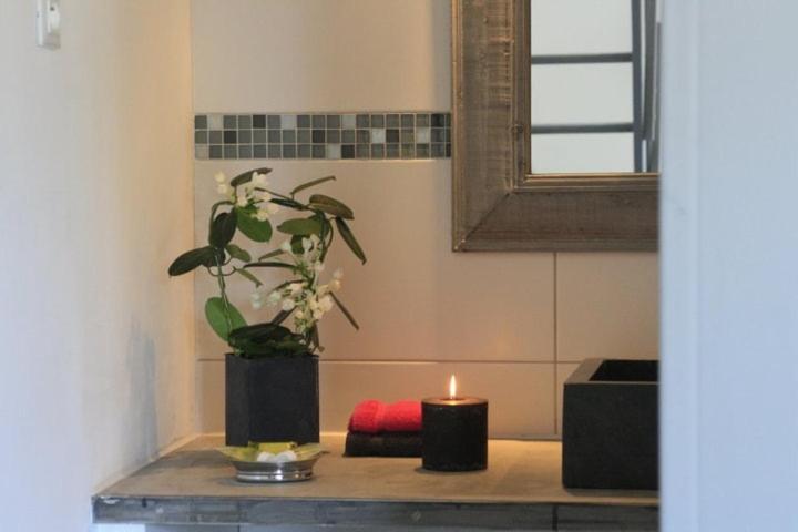 Family Room image 4