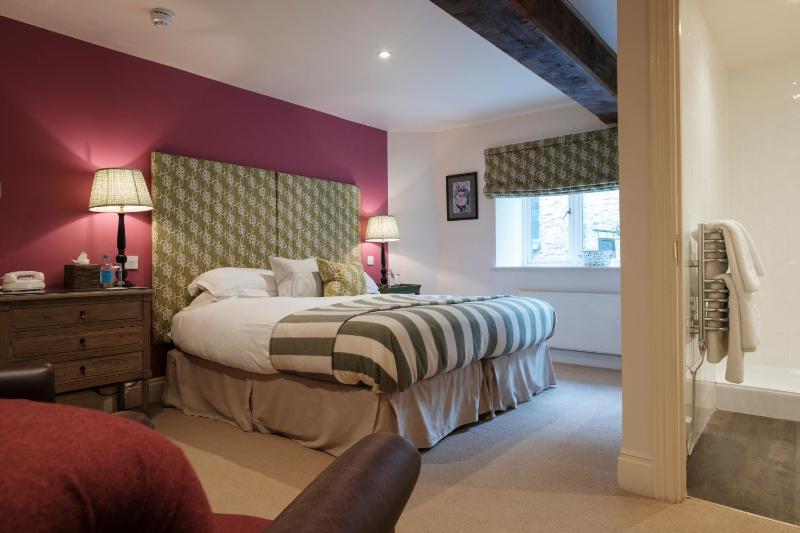 Classic Double or Twin Room image 2