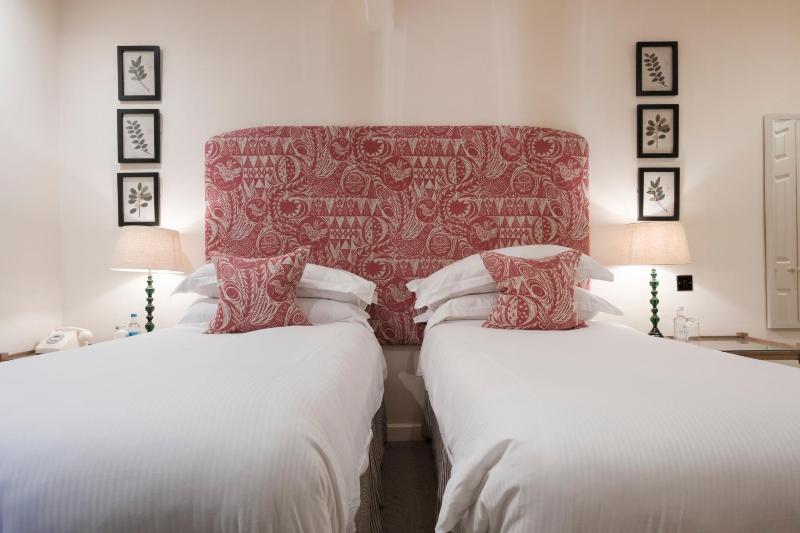 Classic Double or Twin Room with wet room image 2