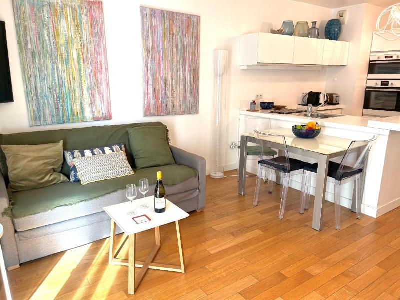 One-Bedroom Apartment image 4