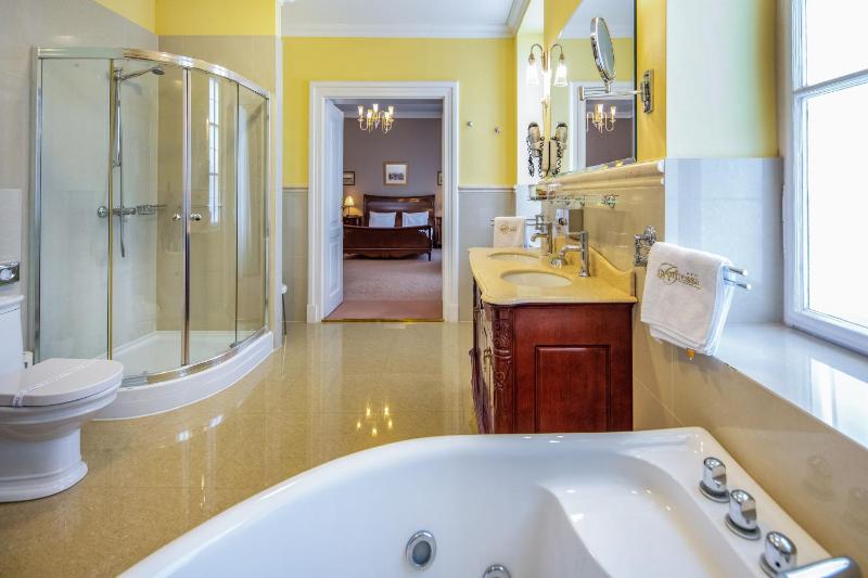 Sandor Suite - Castle image 2